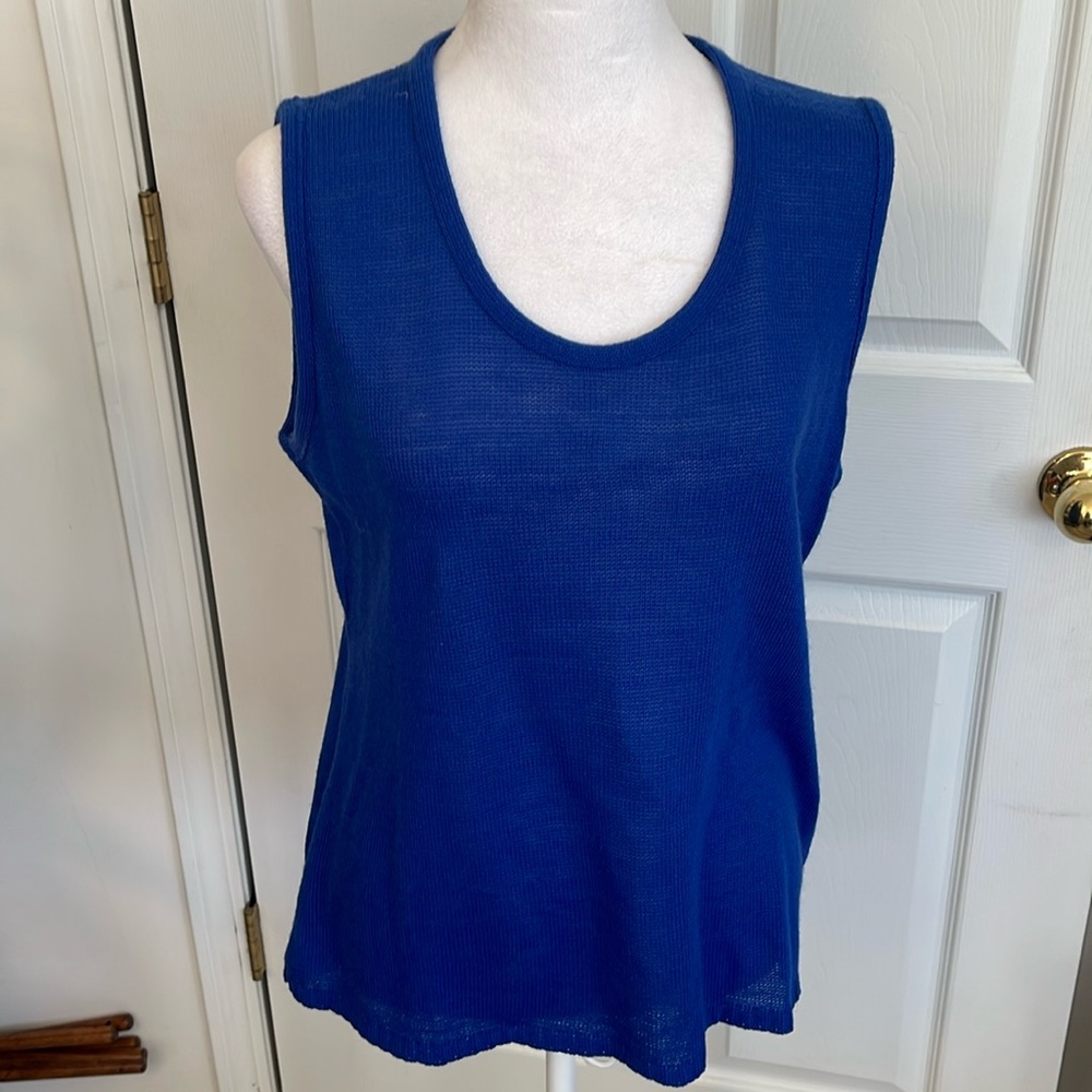 d & co. sleeveless top SIZE MEDIUM